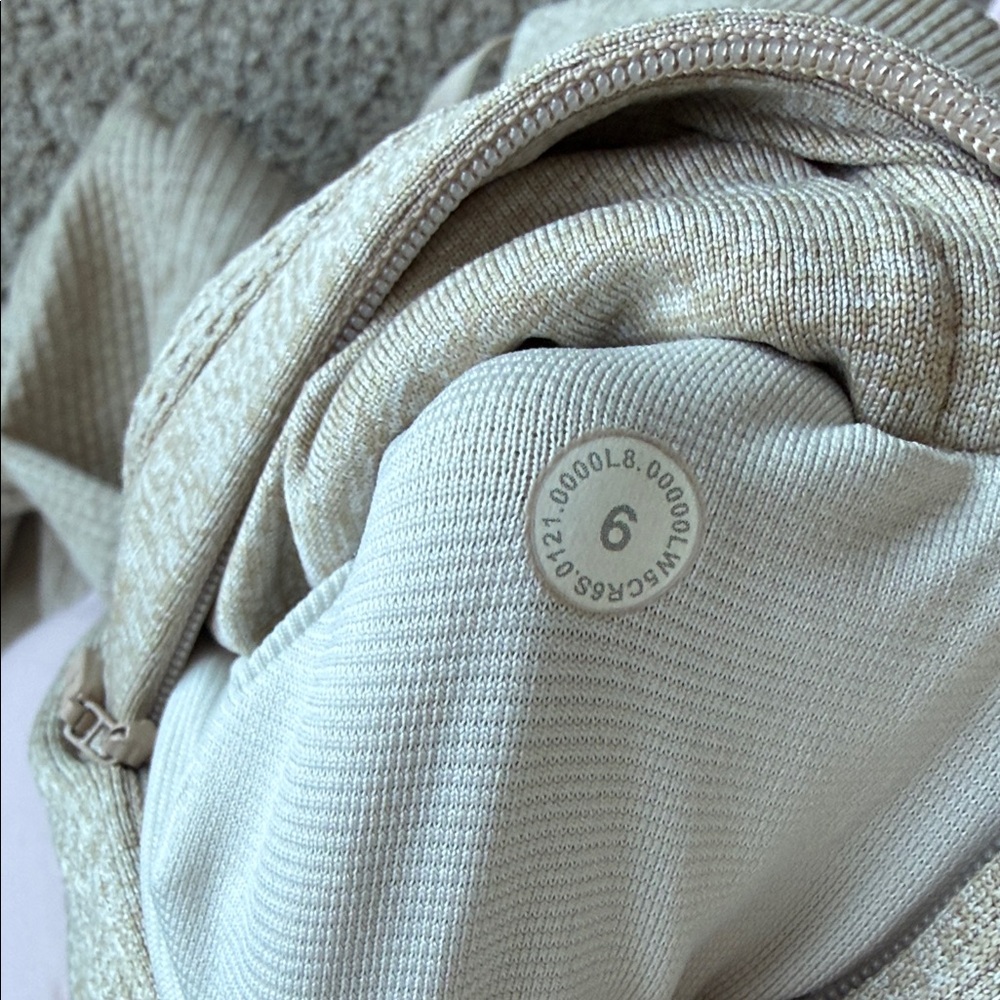 NWOT Lululemon Women's Engineered Warmth Joggers sz 6 - Picture 5 of 6